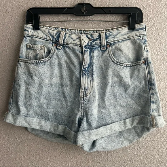 Pac Sun light wash 2.5” denim Mom short Jean shorts - Picture 1 of 7